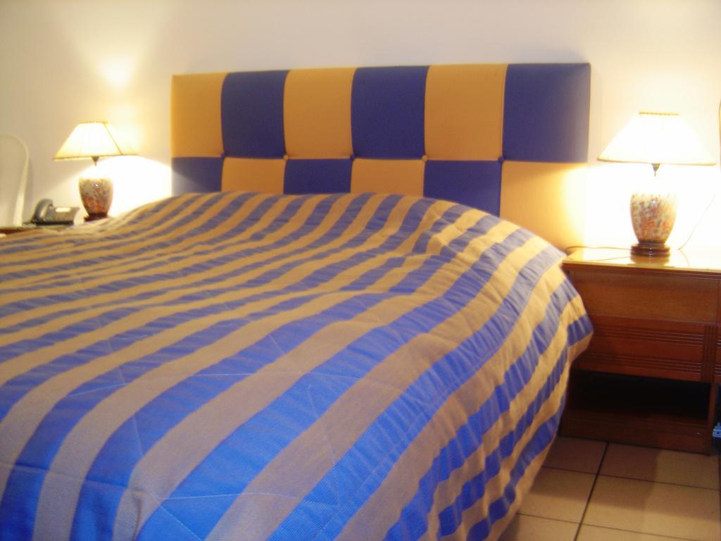Kalimera Hotel Pórosz Kültér fotó