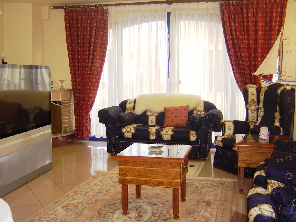 Kalimera Hotel Pórosz Kültér fotó